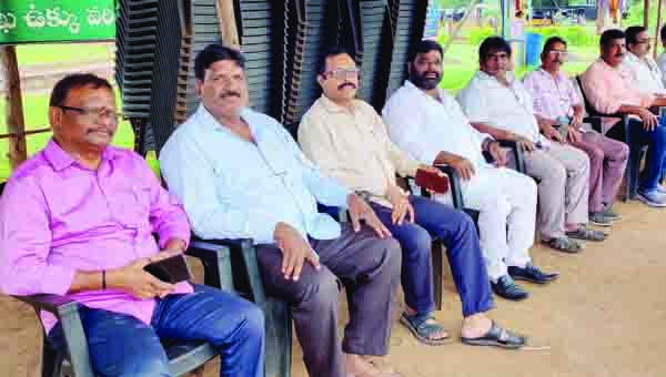 స్టీల్‌ప్లాంట్‌పై ప్రధాన ప్రకటన చేయాలి