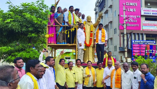 ఎన్‌టిఆర్‌ పేరు కొనసాగించాలని నిరసనలు