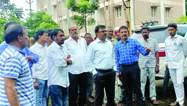 హుదూద్‌ ఇళ్ల పరిశీలన