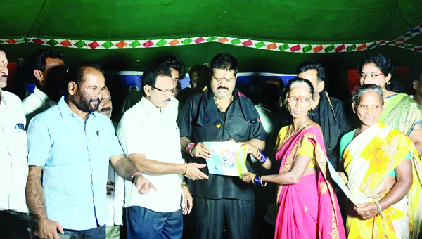 అర్హులందరికీ సంక్షేమ ఫలాలు : ముత్తంశెట్టి