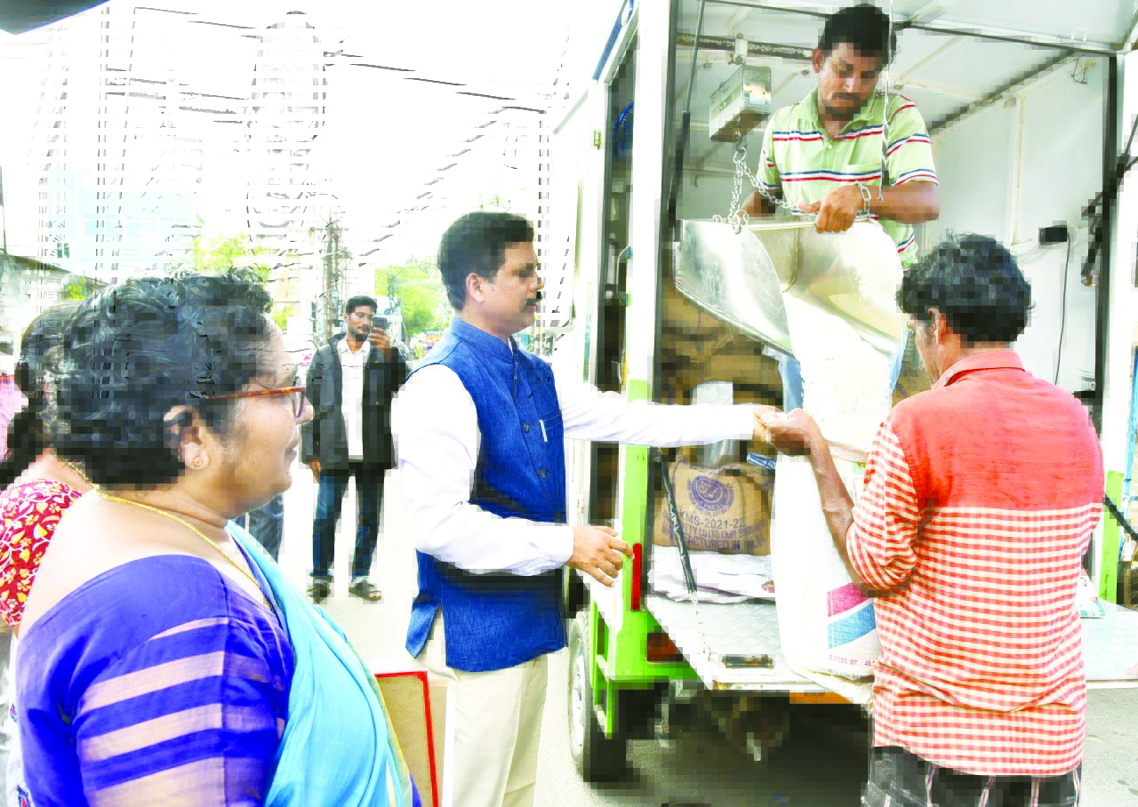 పారదర్శకంగా రేషన్‌ పంపిణీ : కలెక్టర్‌