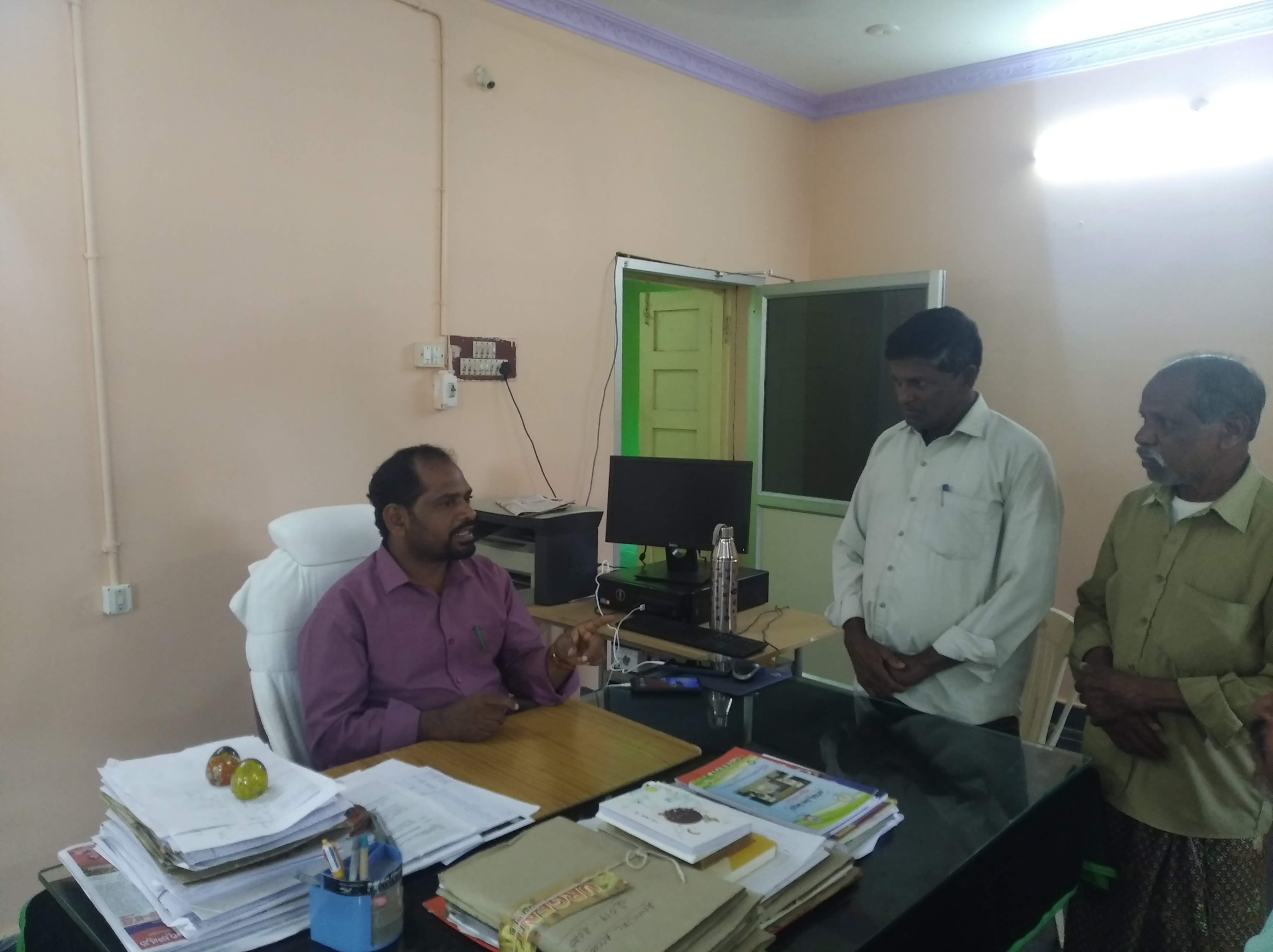 ఏళ్ల తరబడి జీతాల్లేకుండా బతికేదెలా