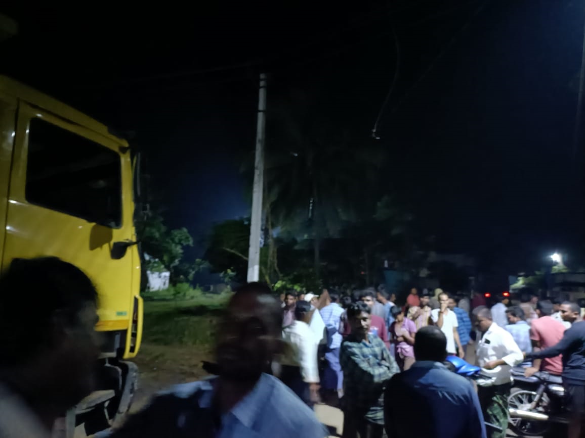  హడలెత్తిస్తున్న క్వారీ లారీలు