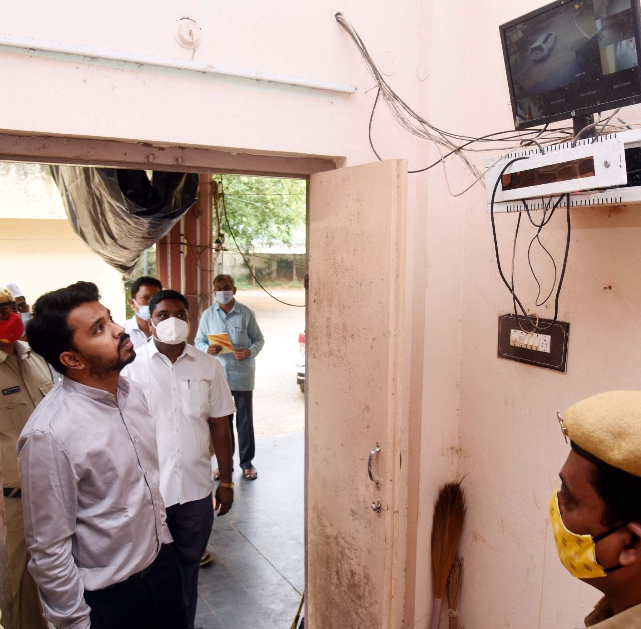 ఇవిఎంల భద్రతకుపటిష్ట చర్యలు : కలెక్టర్‌