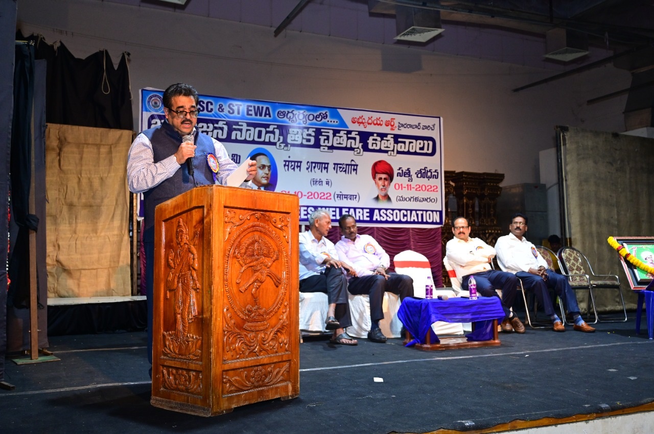 త్యాగధనుల జీవితాలు యువతకు ఆదర్శం