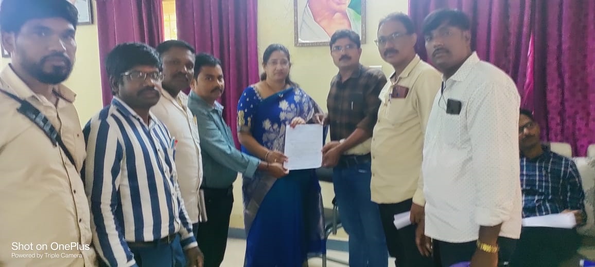 మున్సిపల్‌ ఉపాధ్యాయుల సమస్యలపై  20న ధర్నాకు యుటిఎఫ్‌ నోటీసు