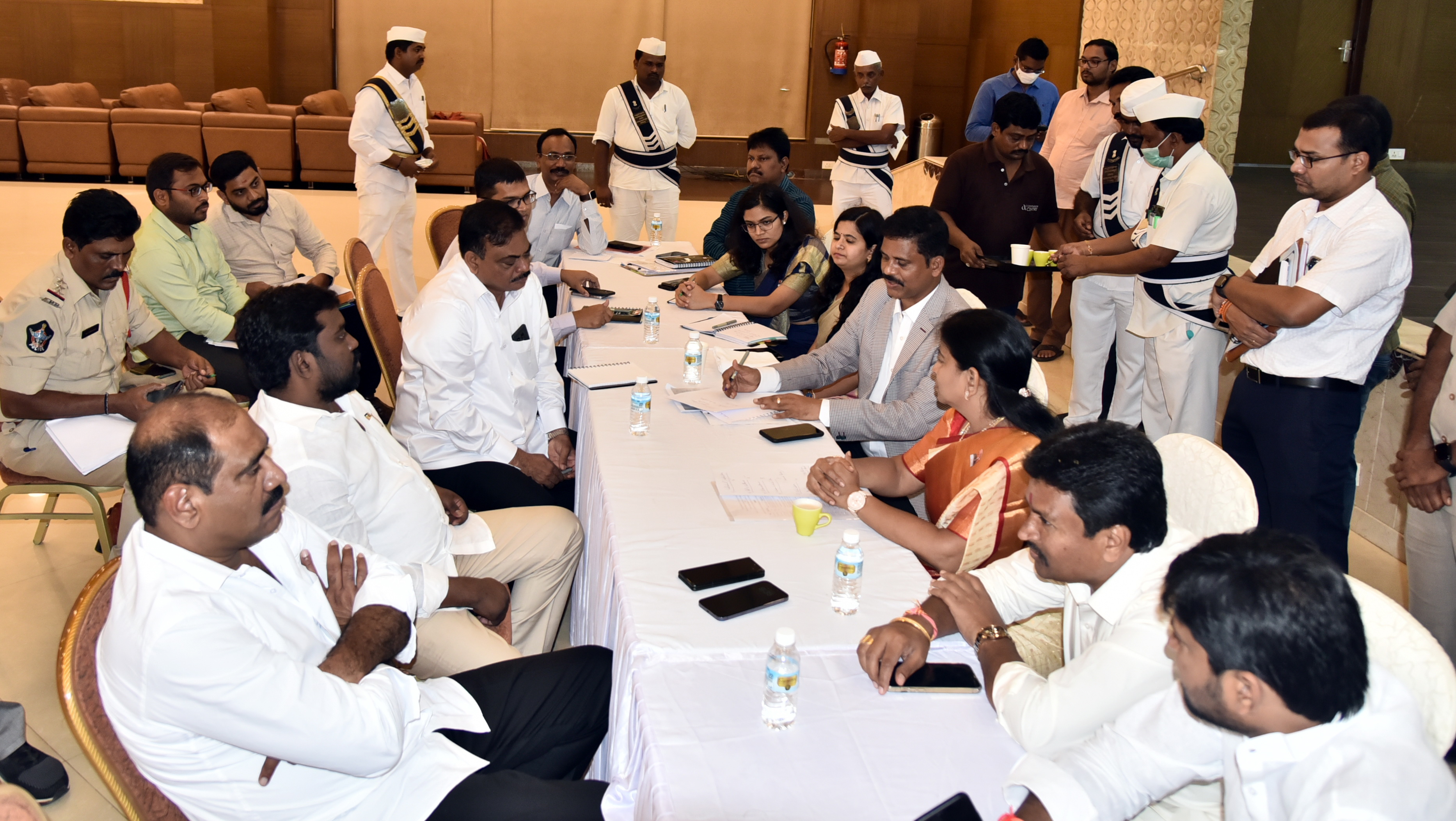 వైయస్సార్‌ పురస్కరాల కార్యక్రమాన్ని వైభవంగా నిర్వహిద్దాం