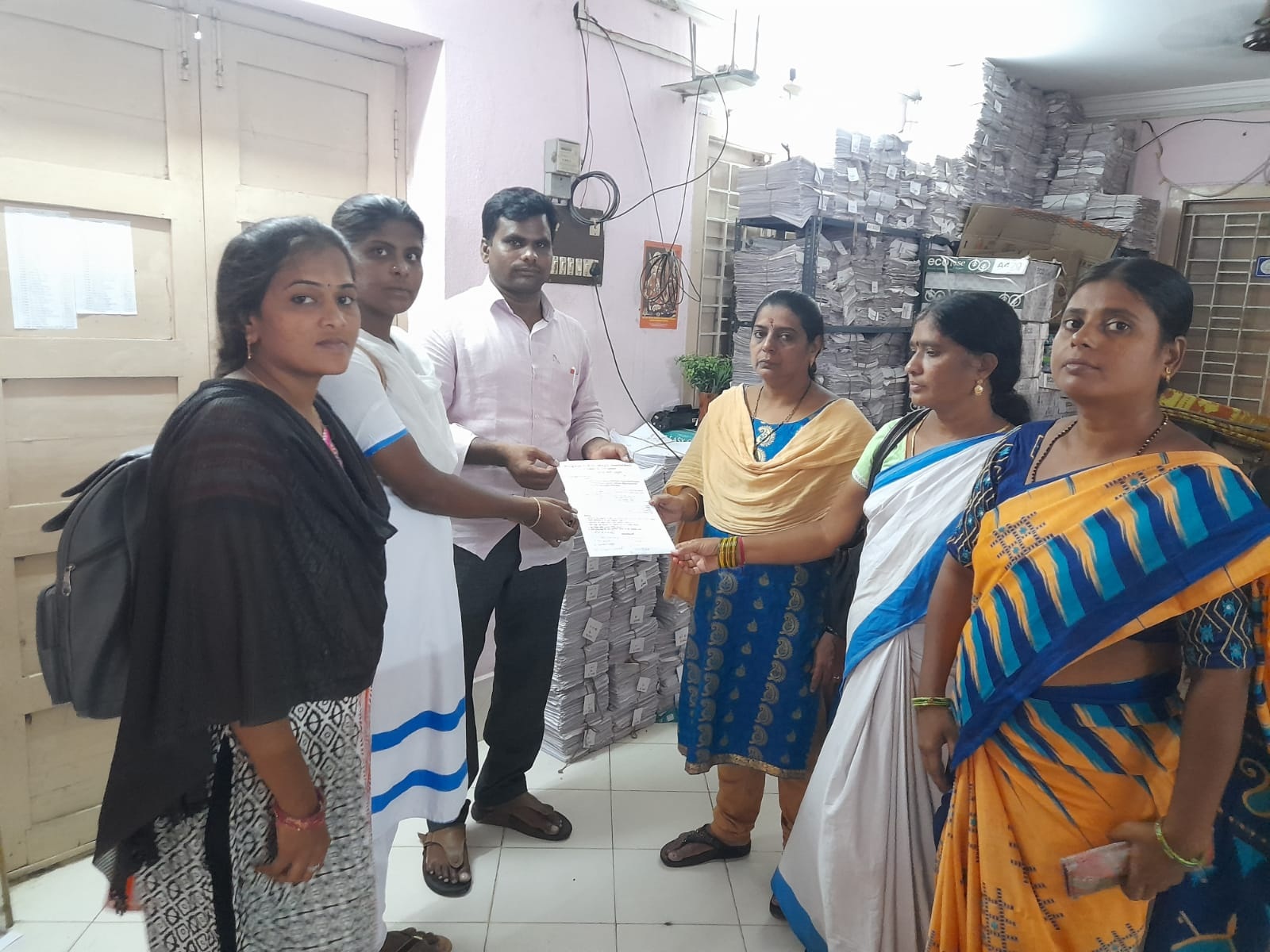 ఆశ వర్కర్‌ కుటుంబాన్ని ఆదుకోవాలి