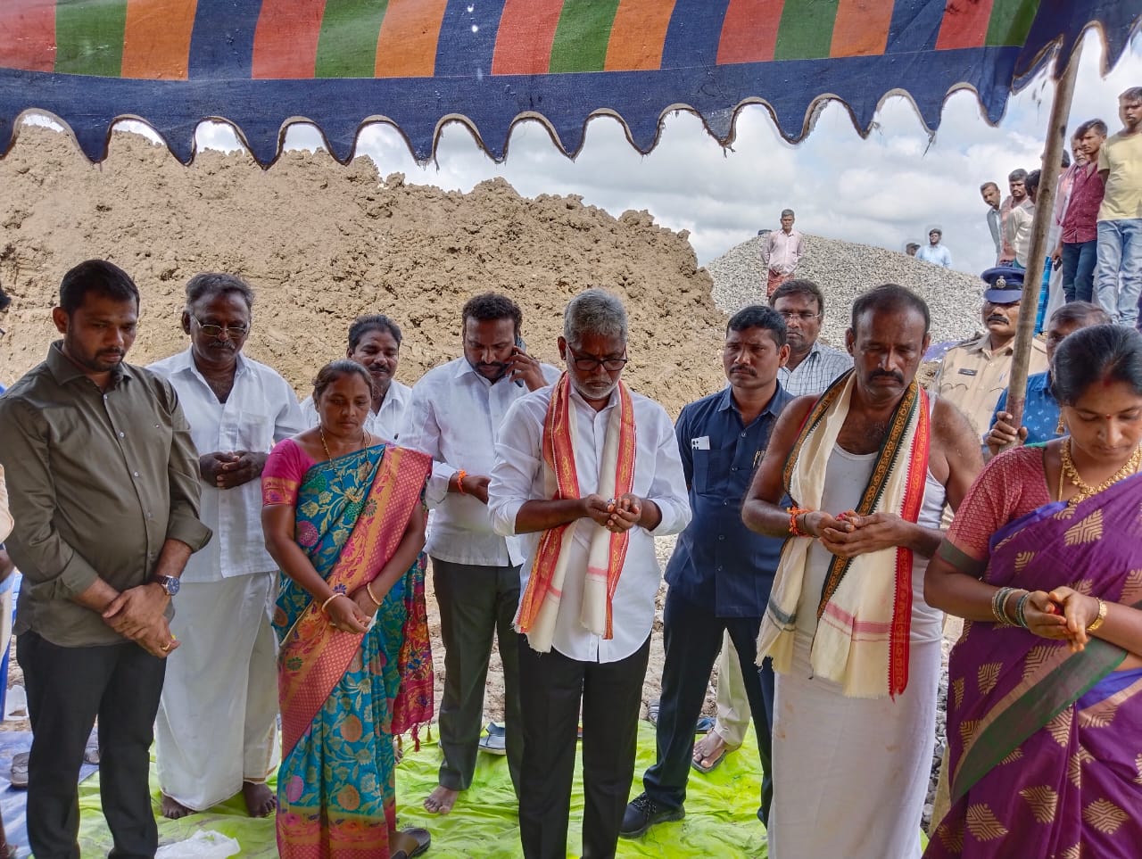 గ్రామ సచివాలయాలతో మెరుగైన సేవలు