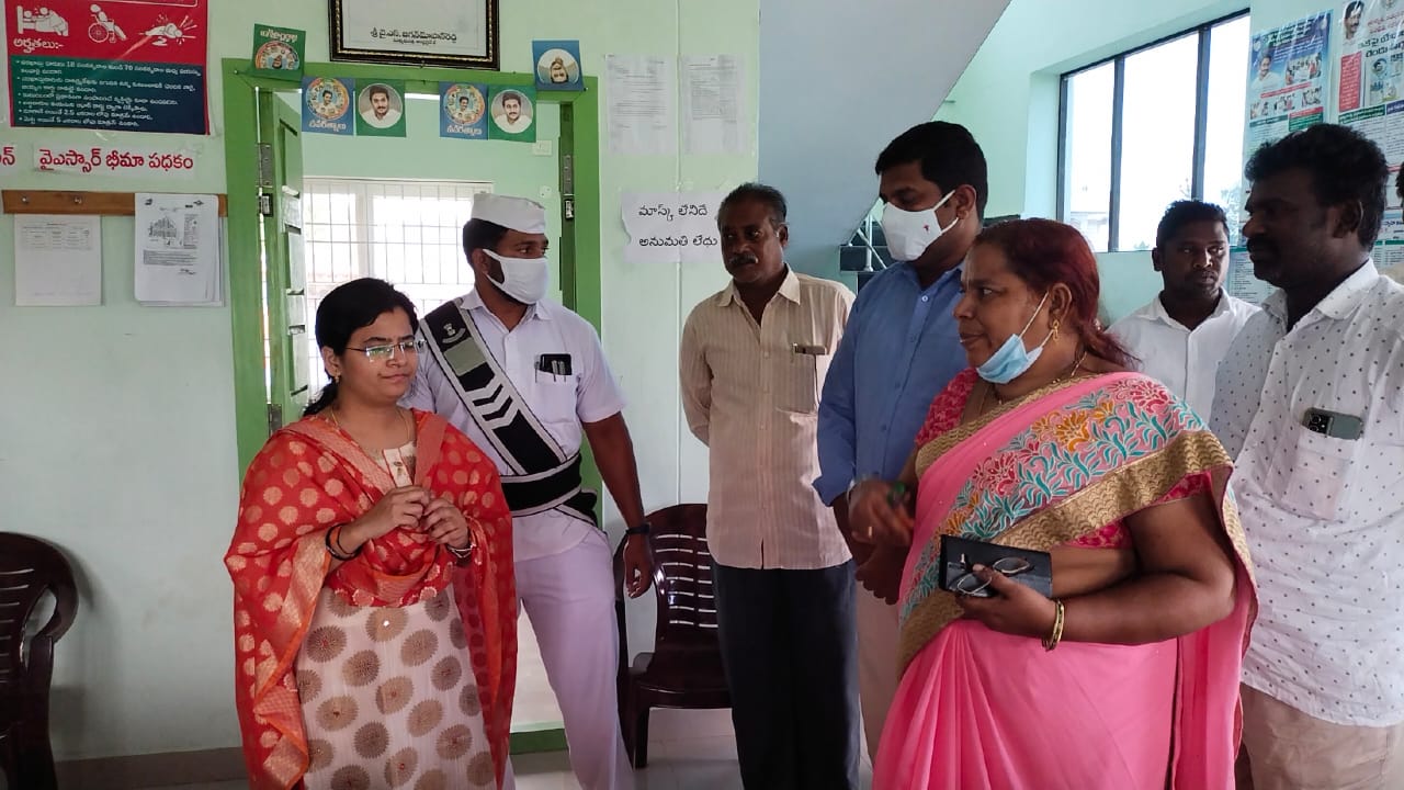 సచివాలయాల ద్వారా మరిన్ని సేవలు : జేసీ