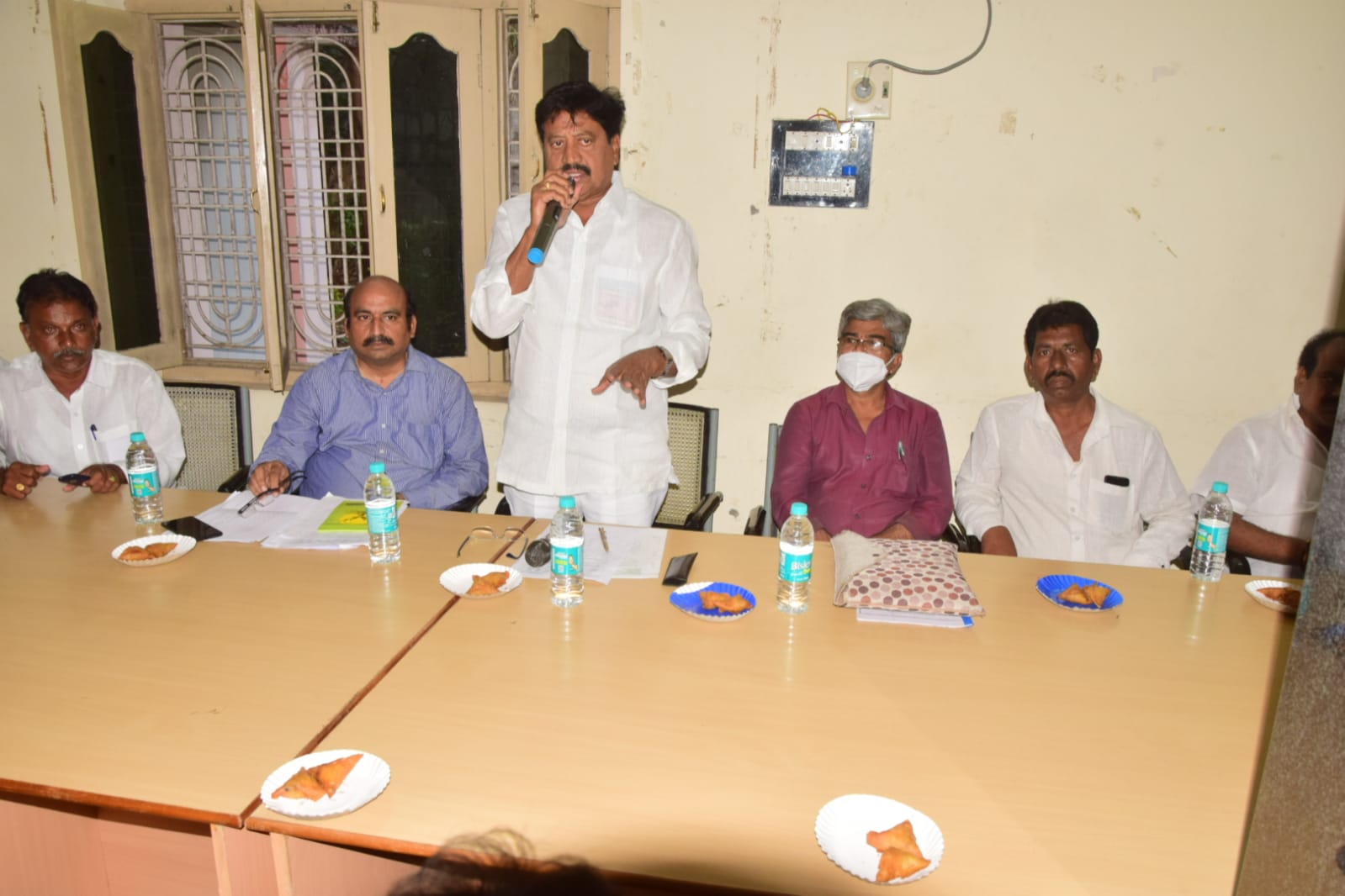 చివరి భూములకు వరకు నీరందించడమే లక్ష్యం : ఎమ్మెల్యే