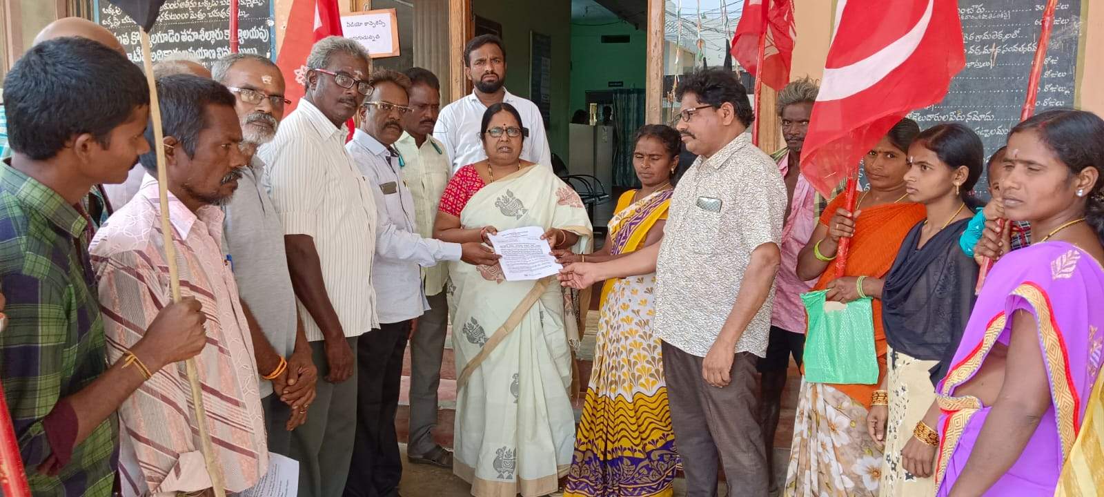 అగ్రిగోల్డ్‌ బాధితుల సమస్యలు పరిష్కరించాలని వినతి