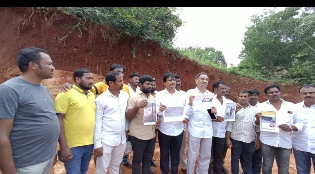  ఎమ్మెల్యే అండతోనే గ్రావెల్‌ అక్రమ తవ్వకాలు