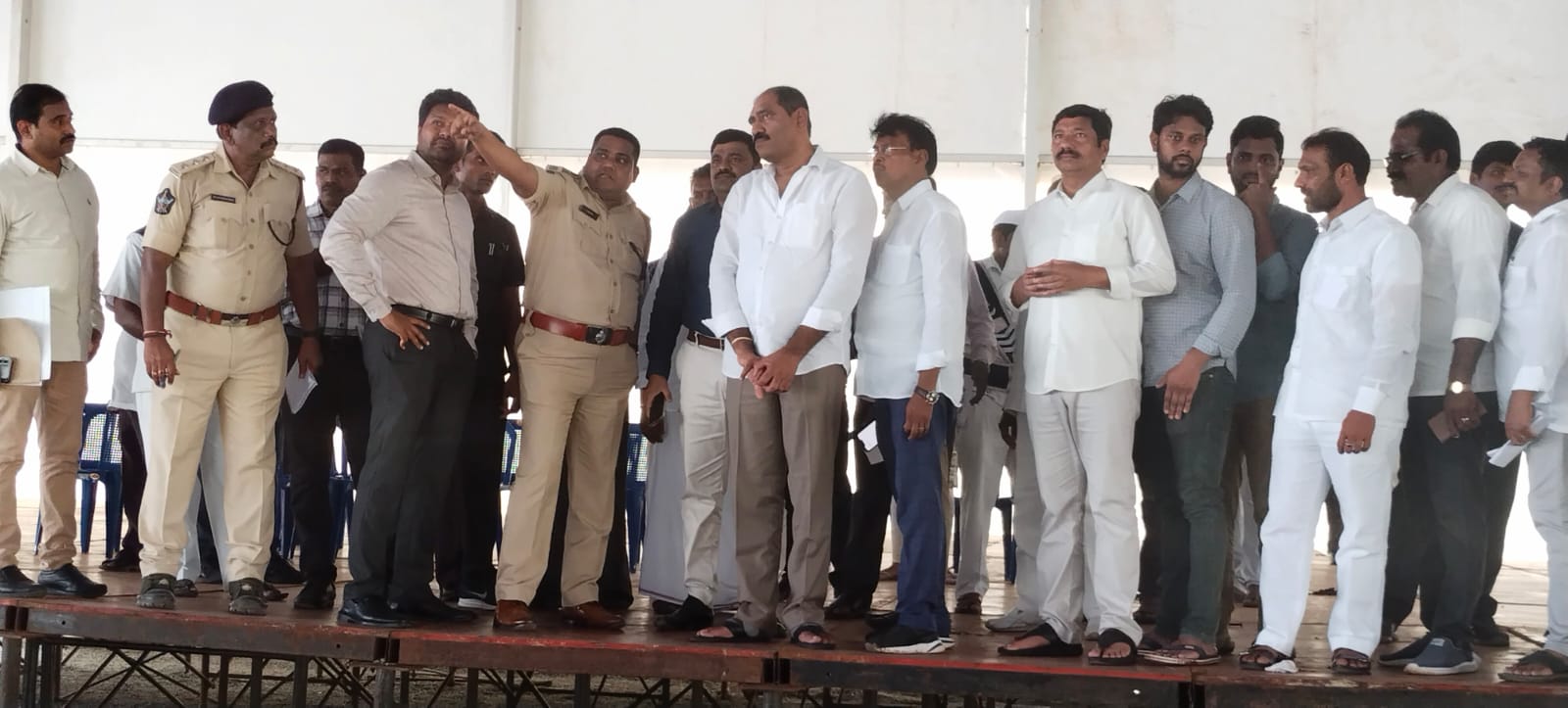  సిఎం అభ్యర్థినని ప్రకటించుకునే దమ్ములేదు