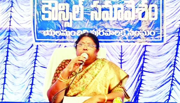 అధికారుల తీరుపై వైస్‌ చైర్మన్ల ధ్వజం