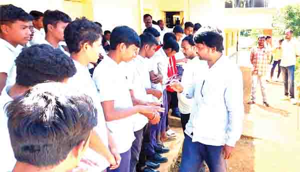 వైద్యశిబిరాలు ఏర్పాటు చేయాలి