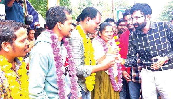 మాతృ భాషా వాలంటీర్ల విజయోత్సవ ర్యాలీ