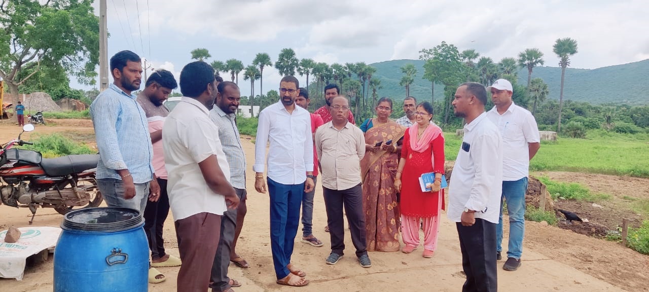 అభివృద్ధి పనుల పరిశీలన