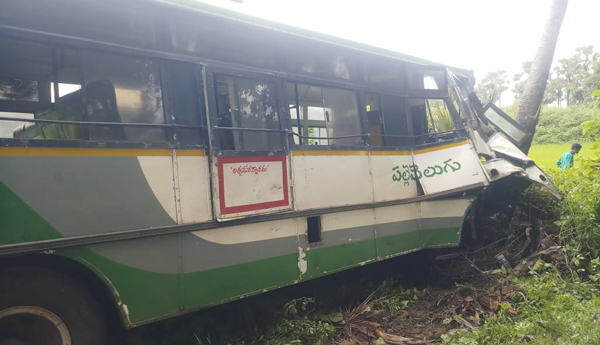 bus accident in alluri