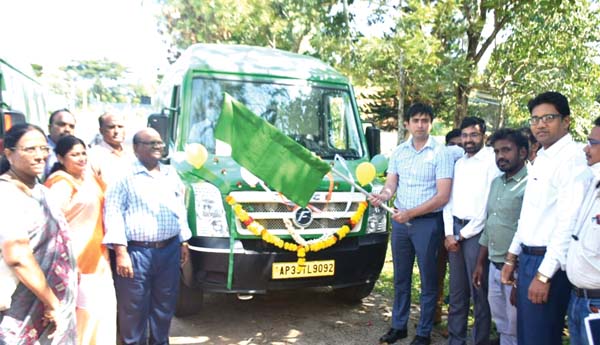 ఫ్యామిలీ డాక్టర్‌ అంబులెన్స్‌ ప్రారంభం