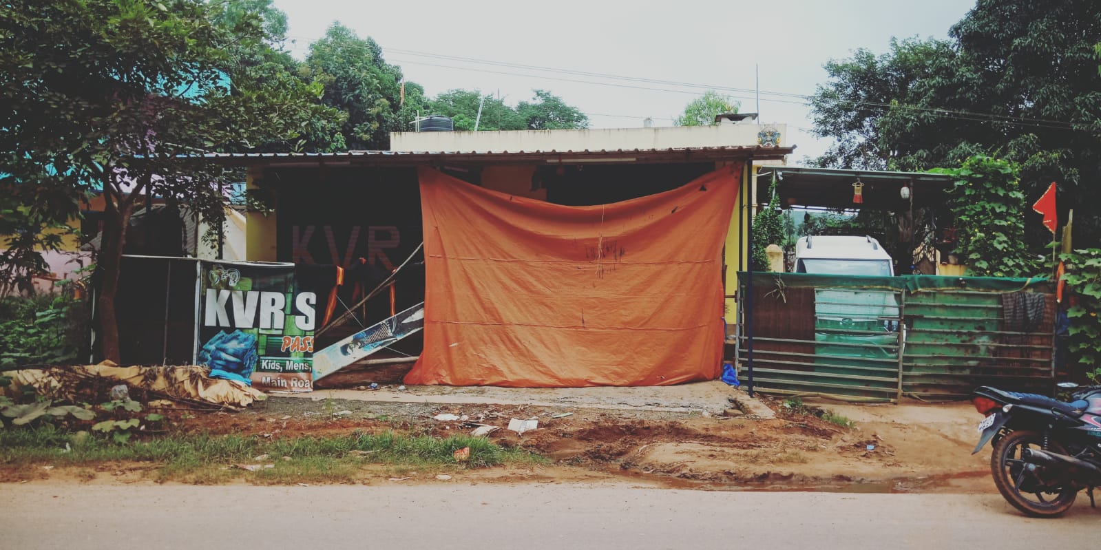 యథేచ్ఛగా అక్రమ కట్టడాలు!