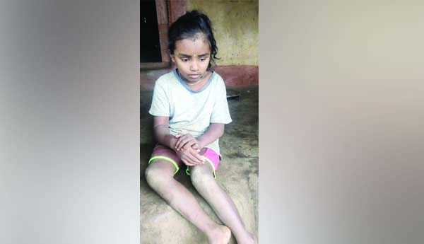 రెండు కాళ్లు చచ్చుబడిపోయాయి... వికలాంగ పింఛను మంజూరు చేయండి 