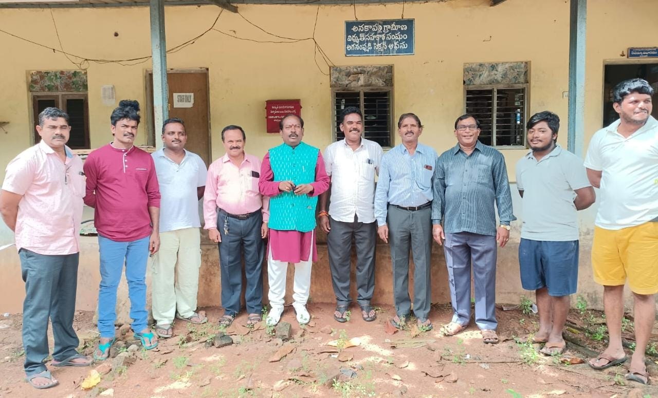 దసరా రోజున విద్యుత్‌ కట్‌పై ఆందోళన