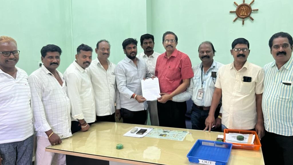 గంగవరం పోర్టు రహదారి మరమ్మతులకు వినతి