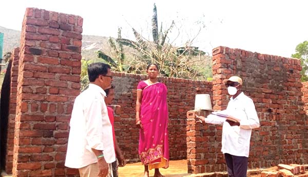 గృహాలు త్వరగా చేపట్టాలి