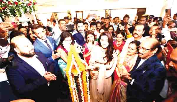 ఘనంగా భీమ గోల్డ్‌ షోరూం ప్రారంభం