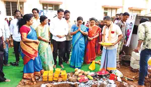 అభివృద్ధి పనులకు ఎమ్మెల్యే శంకుస్థాపన