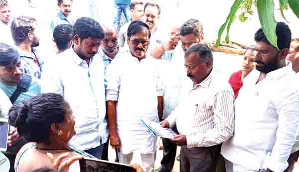 ప్రజా సమస్యల పరిష్కారానికి కృషి