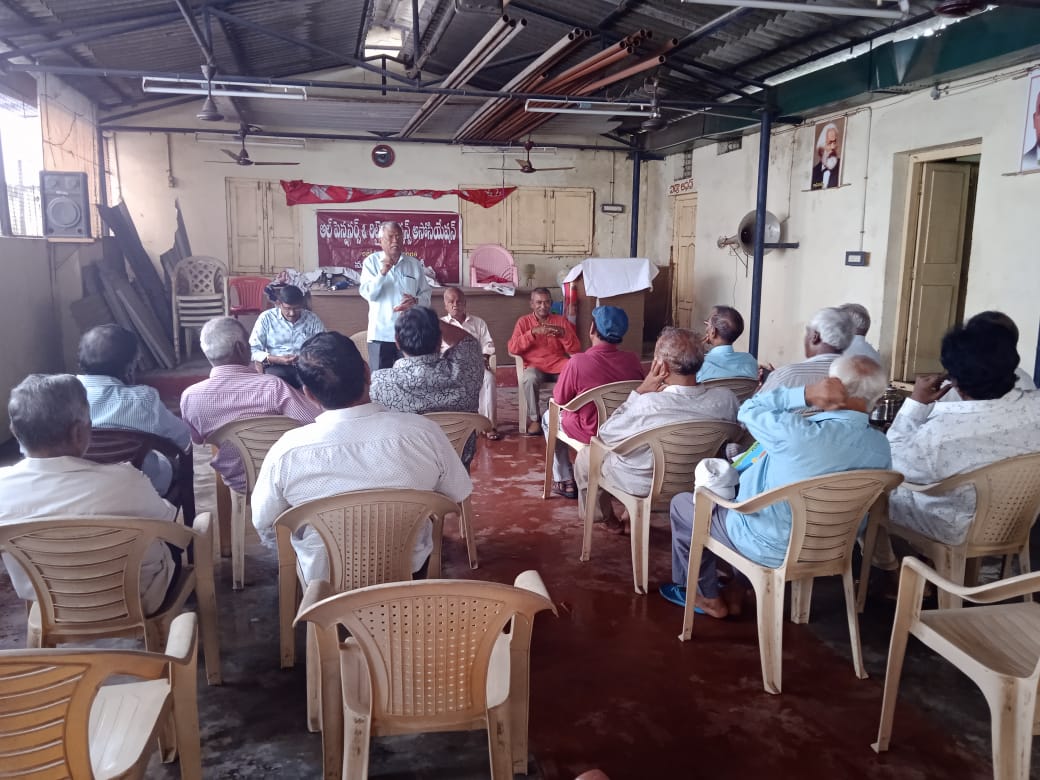  పెన్షనర్లలను ప్రభుత్వం ఆదుకోవాలి