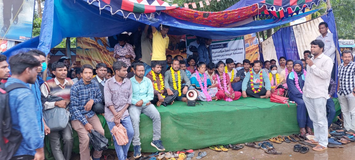 మాతృభాషా వాలంటీర్లను రెన్యువల్‌ చేయకుంటే  ముఖ్యమంత్రి కార్యాలయం ముట్టడి