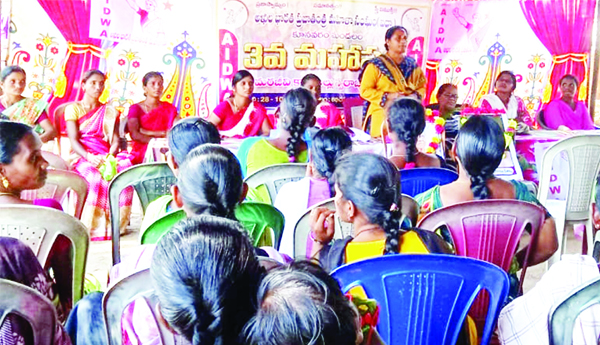 డ్వాక్రా రుణాలు మాఫీ చేయాలి