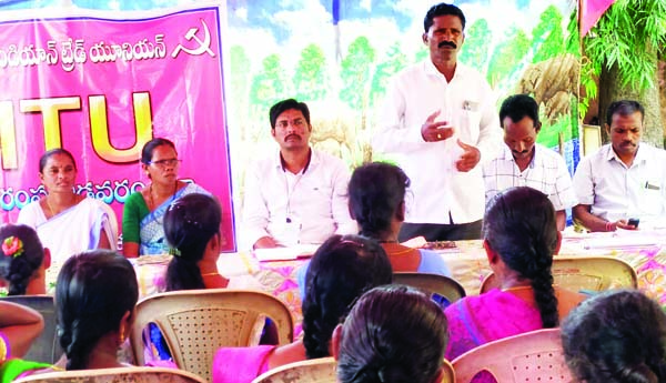 పోరాటంతోనే సమస్యలు పరిష్కారం