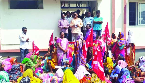 వరద బాధితులకు సిఎం ప్రకటించిన తక్షణ సాయం రూ.10వేలు చెల్లించాలి