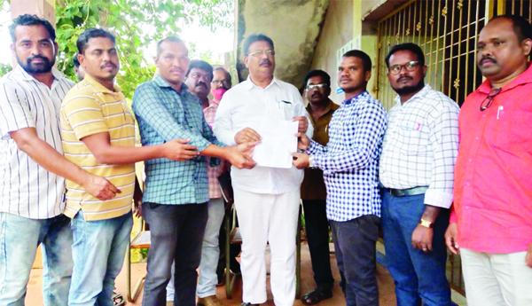 గిరిజన సంక్షేమ పాఠశాలలపై దృష్టి పెట్టండి