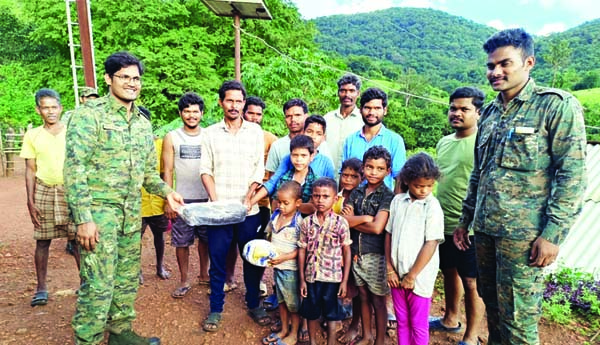 మావోయిస్టు ప్రభావిత ప్రాంతాల్లో ఎఎస్‌పి పర్యటన