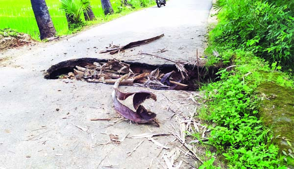 కల్వర్టు వద్ద క్రుంగిపోయిన రహదారి