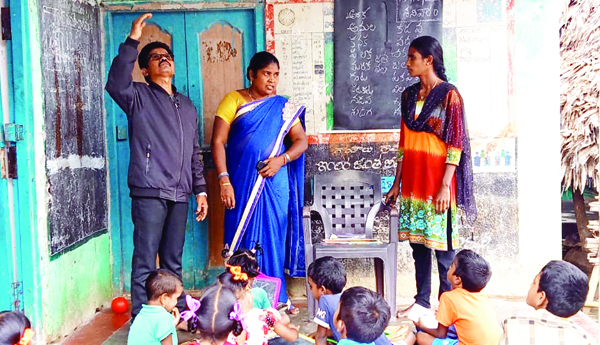 శిథిలావస్థలో ఎయిడెడ్‌ స్కూల్‌ భవనం