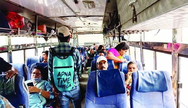 వర్షానికి కారిపోతున్నఆర్టీసీ బస్సు