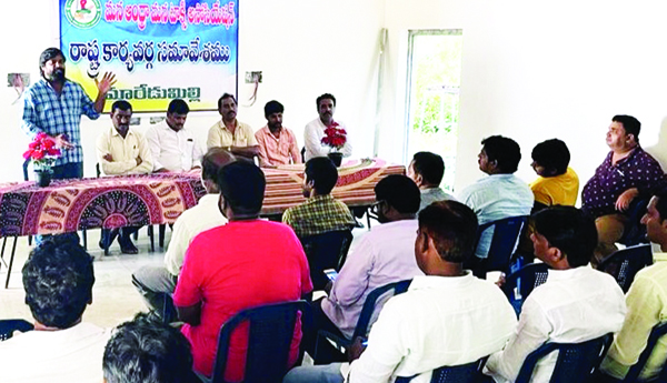 టాక్సీ యూనియన్ల బలోపేతానికి కృషి