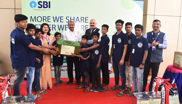 SBI-employees-help-NGOs