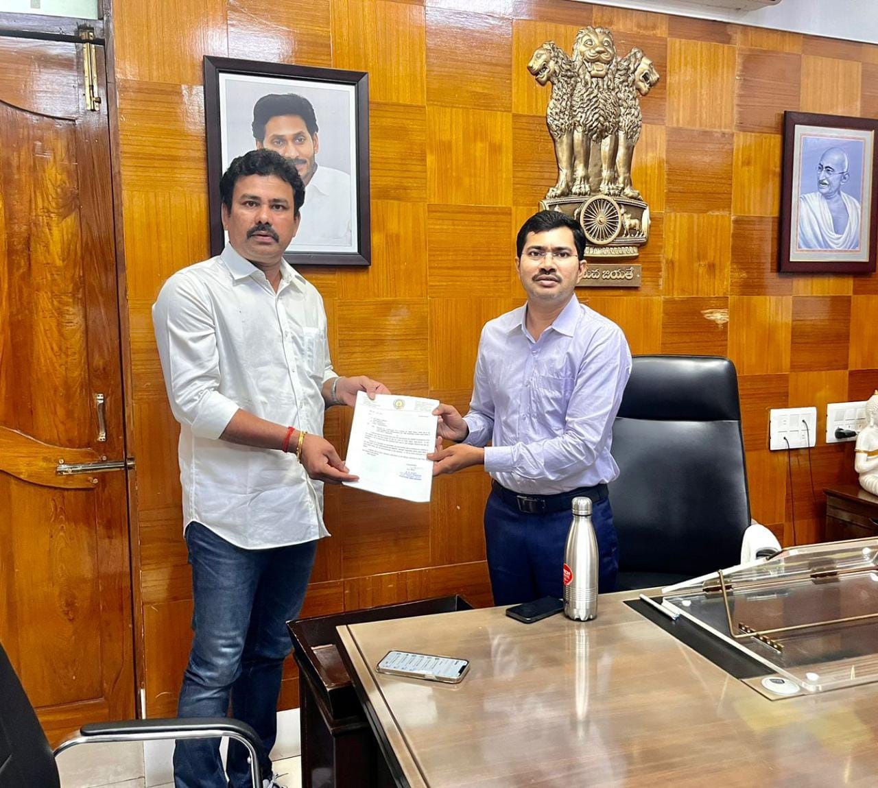 సచివాలయ సమస్యపై కలెక్టర్‌కు వినతి