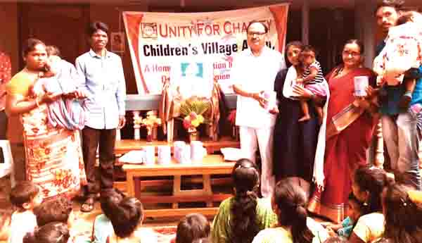 యూనిటీ సేవలు అభినందనీయం : సురేంద్ర