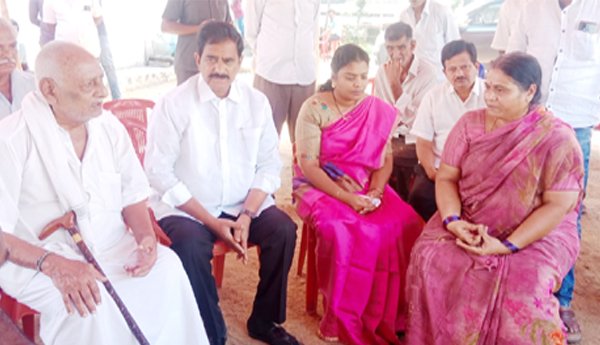 TDP-leaders-pay-tribute-to-Nannapaneni-Venkateswara-Raos-body