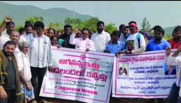 జగనన్న ఇళ్ల పరిశీలన