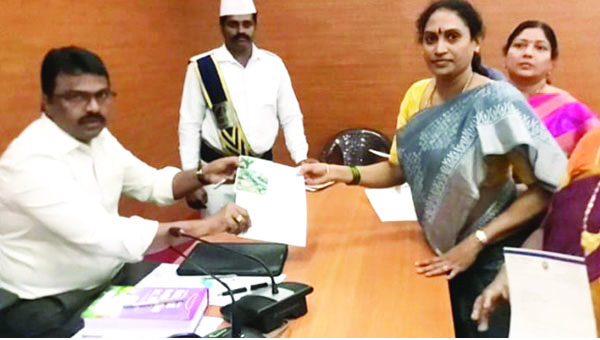 సమస్యలపై కమిషనర్‌కు వినతి