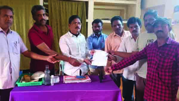 చెత్త పన్ను వసూలు ఆపాలని వినతి